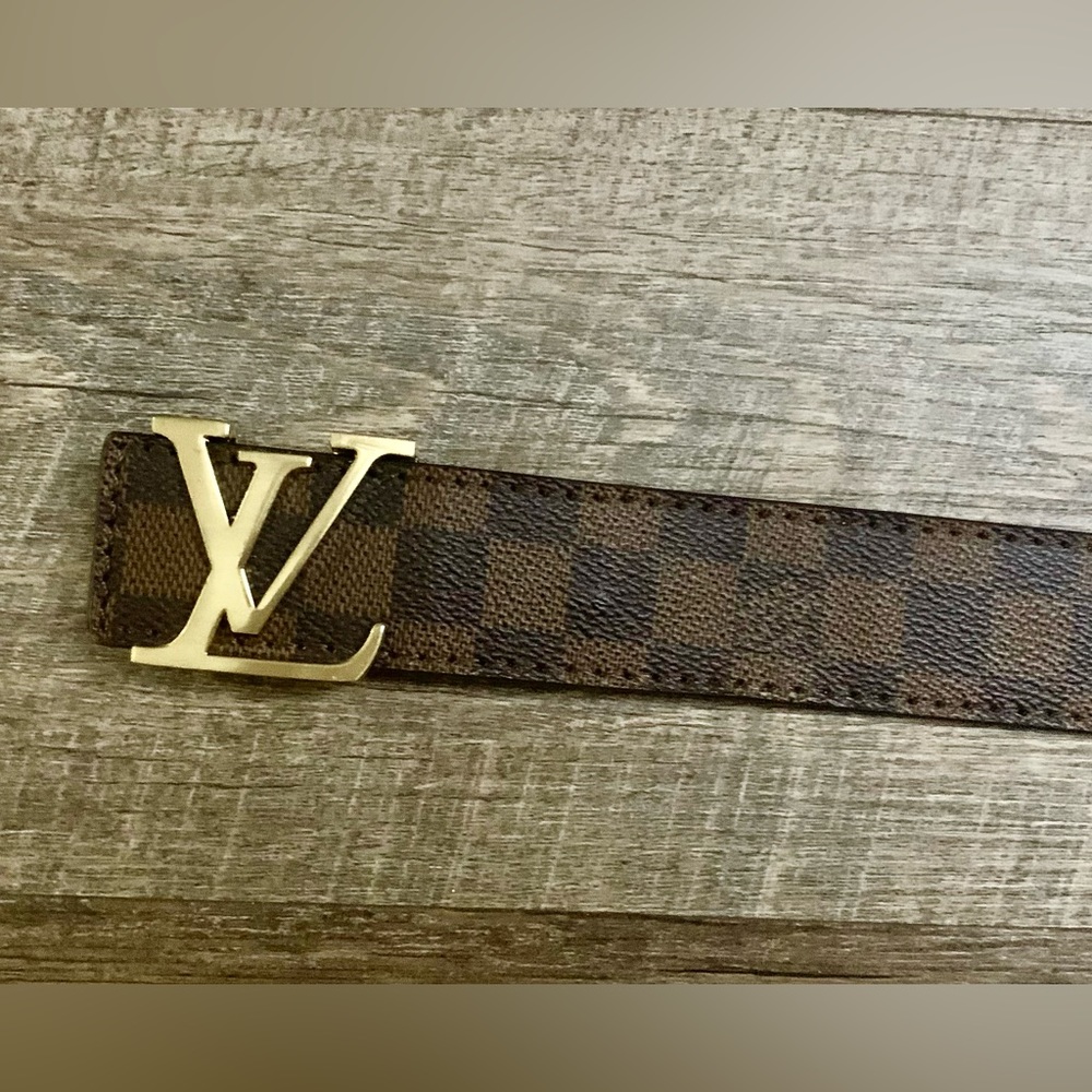 Very elegant brown/gold belt.